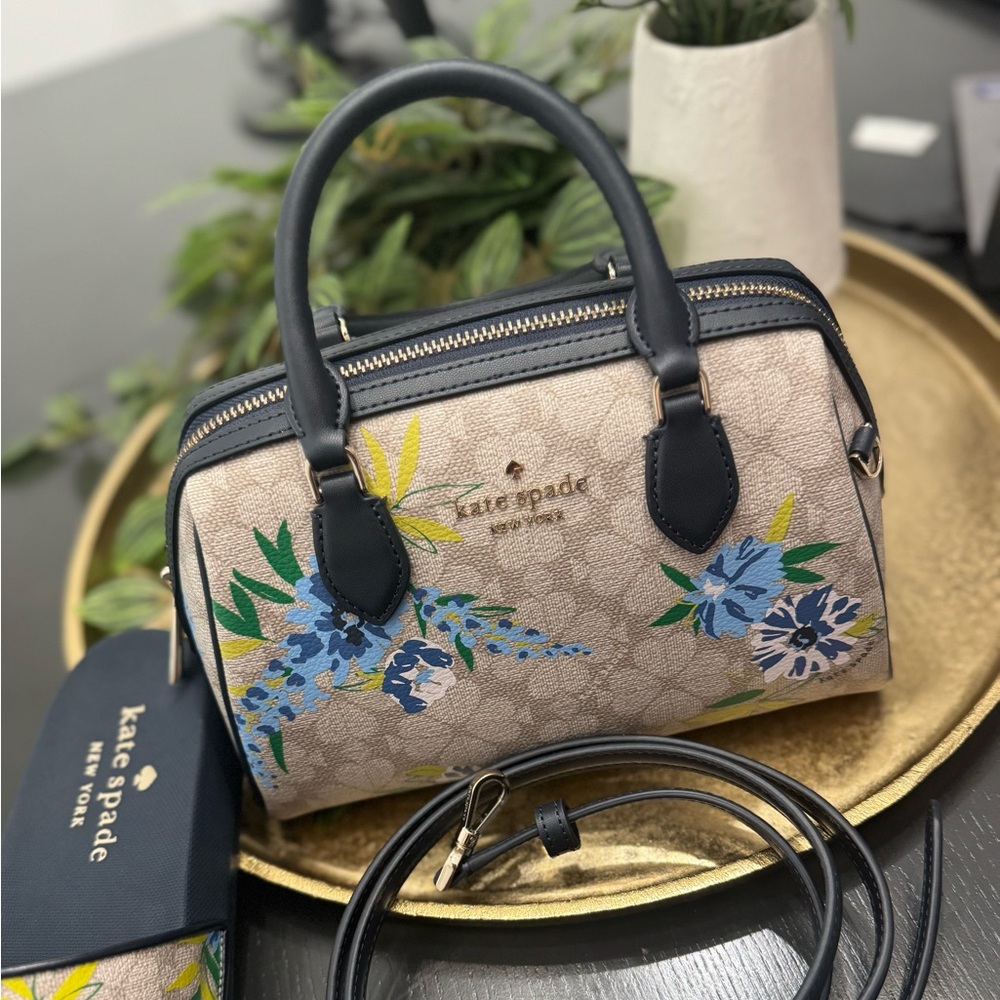 Kate Spade ♠️ Spade Flower Floral Small
Dolly Duffle -NWT - Picture 7 of 9